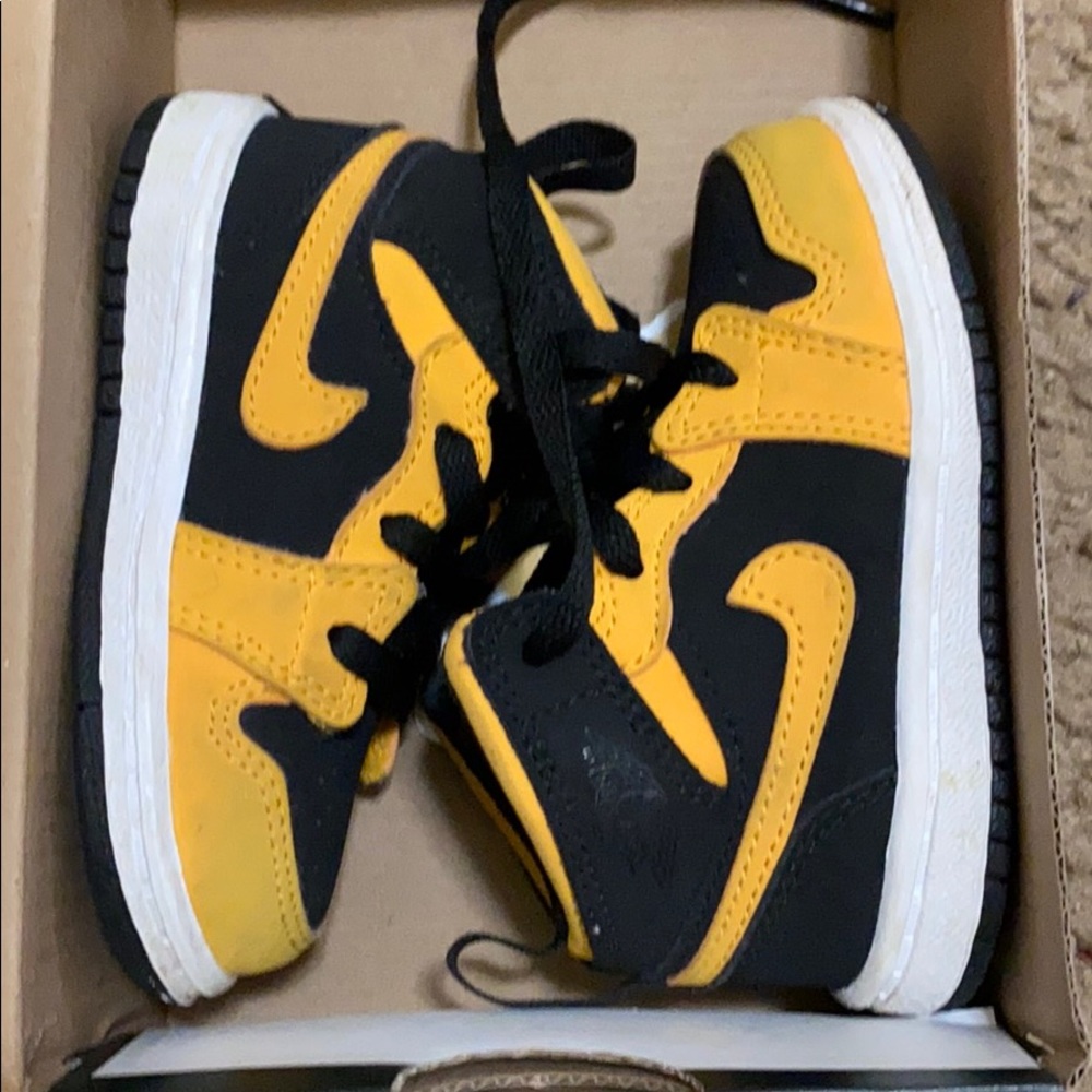 Jordan 1 Mid